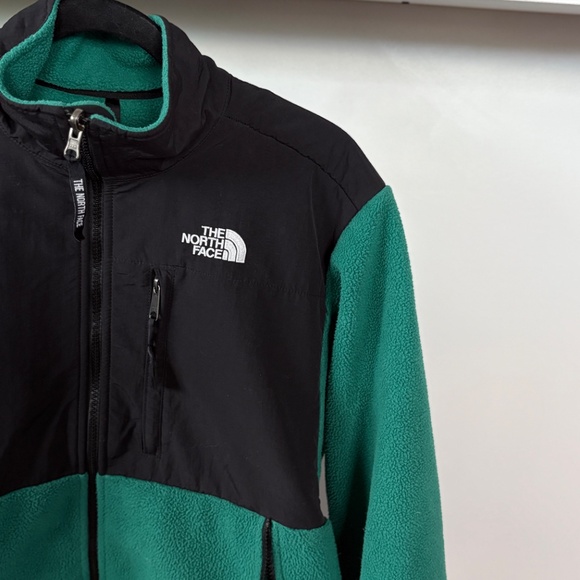 Women’s The Northface Retro Denali Jacket - Picture 4 of 14